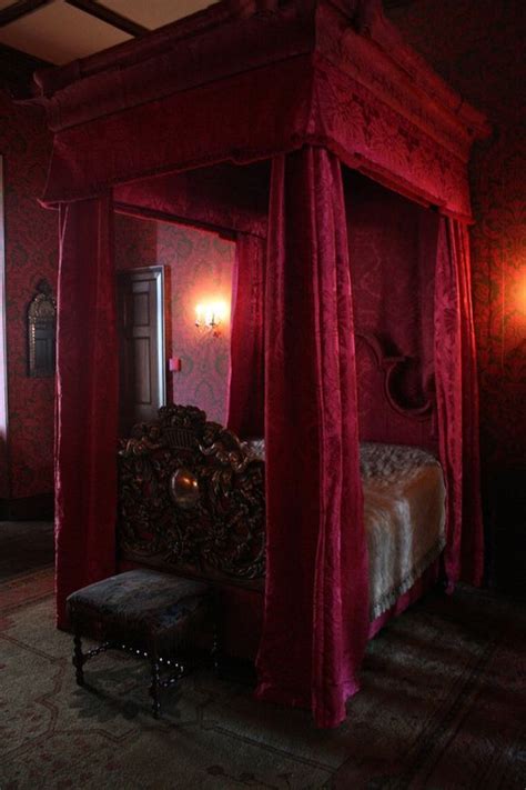 13 Mysterious Gothic Bedroom Interior Design Ideas