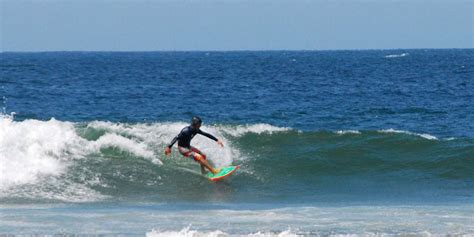 Surfing in Peru - Peru Hop