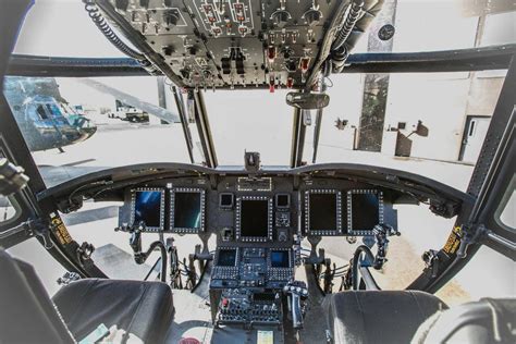 Boeing CH-47F Chinook cockpit 🚁 : r/aviation