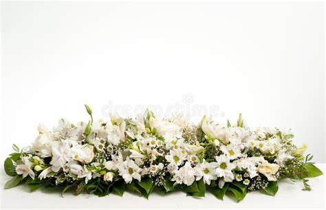 White Table Flower Decoration Stock Image - Image of beauty, pastel: 12832139