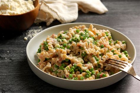 Pasta With Pancetta and Peas