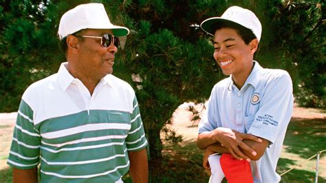 Tiger Woods Documentary Hbo Trailer / Woods' late father, earl, kicks ...