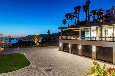 Stunning Home in Malibu offers Luxurious Lifestyle Asking for $11,750,000