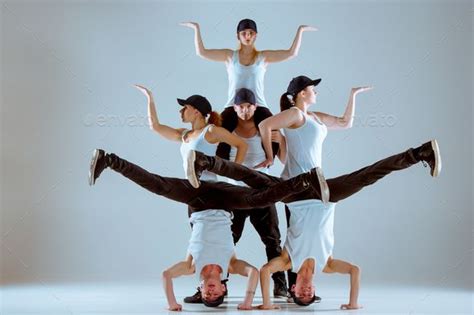 Group of men and women dancing hip hop choreography | Dance poses, Dance photography poses, Hip ...