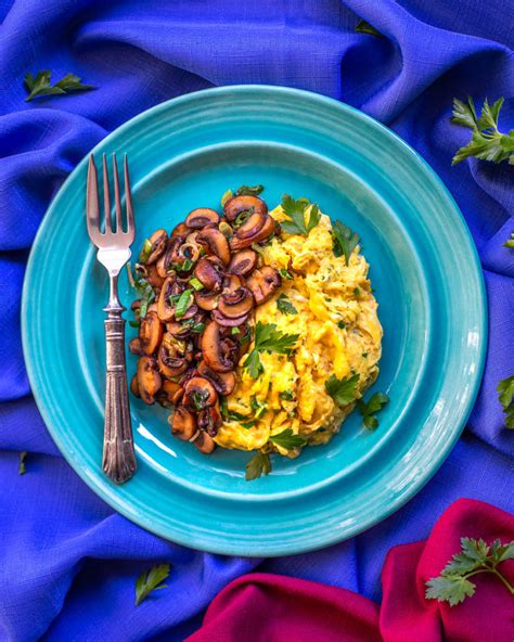 Scrambled Eggs with Sautéed Mushrooms and Onions – Primal Wellness