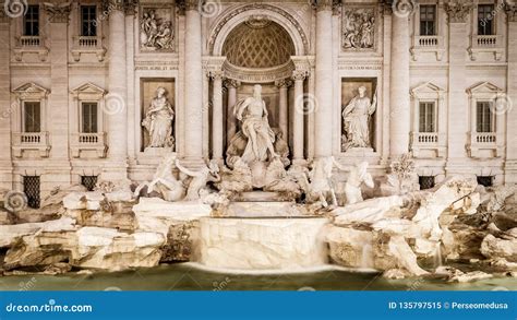 Trevi fountain at night stock image. Image of arch, city - 135797515