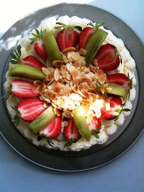 Mama Bea: Fruit Salad Cream Cake