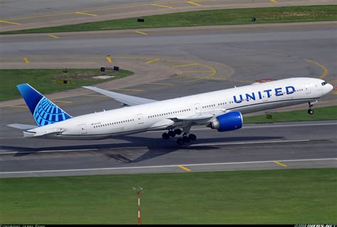 Boeing 777-300/ER - United Airlines | Aviation Photo #6575145 | Airliners.net