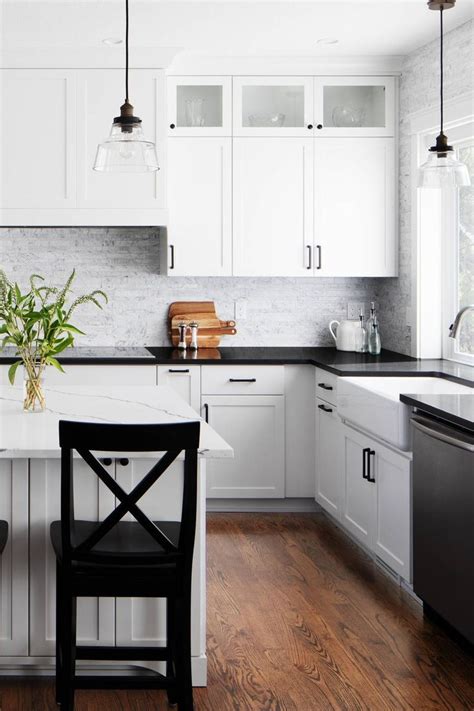 35+ Black and White Kitchen Ideas for Quartz Countertops