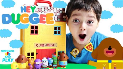 Hey Duggee Toys Squirrel Clubhouse Playset and Superhero Badge Duggee and the Super Squirrels ...