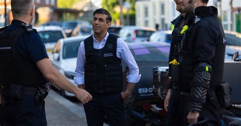 UK PM Rishi Sunak Turns Immigration Officer For A Day, Helps Arrest 105 ...