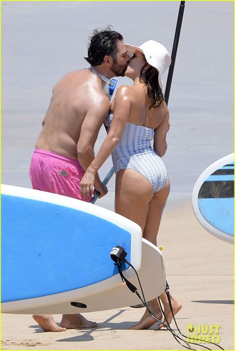 Eva Longoria & Jose Baston Pack on the Beach PDA in Hawaii: Photo ...