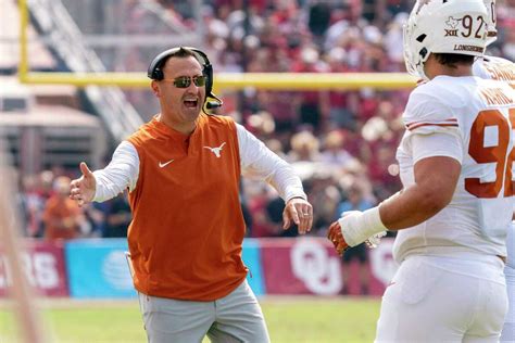 College football: Texas routs Oklahoma in record-setting fashion