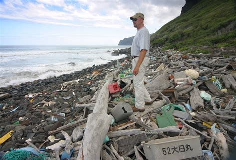 File:Niihau-Trash-Beach.jpg - Wikimedia Commons