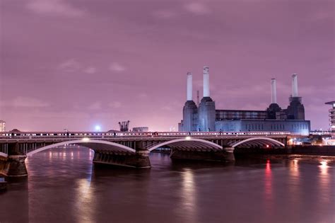 Battersea Power Station at night from across the north side of the Thames | Places in england ...