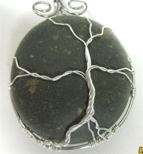 Wire wrapped beach rock. By Nature's Elements Jewellery | Wire jewelry, Jewelry tutorials, Wire ...