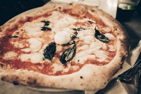 Where to Get the Best Pizza in Naples, Italy: 12 Tried and Tested ...