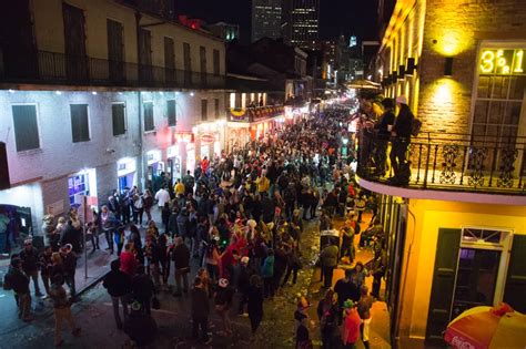 Bourbon Street Balcony Party | Mardi Gras 2016 | Bourbon Vieux Review