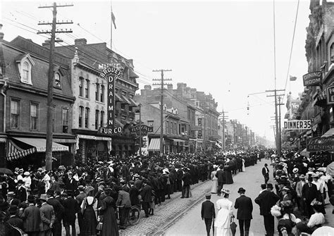 File:1900s Toronto LabourDay Parade.jpg - Wikimedia Commons