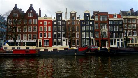 A Brief History Of Amsterdam’s Narrow Canal Houses | Canal house ...