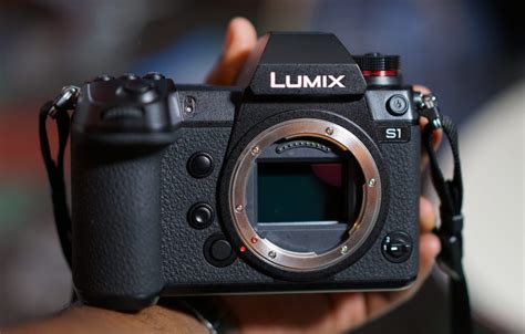 Panasonic Lumix S1 and Lumix S1R Officially Revealed - GadgetsBoy ...