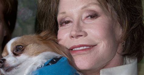 'The Mary Tyler Moore Show' Theme Song Embodies Everything She Represented To Her Fans — VIDEO