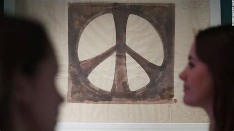 The history of the peace symbol Style