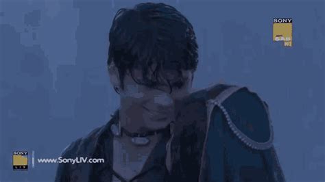 Hug Hug In Rain GIF - Hug Hug In Rain Rain Romantic - Discover & Share GIFs