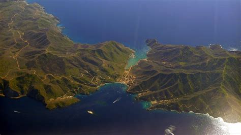 Two Harbors, the smaller of the island's two population centers, in ...