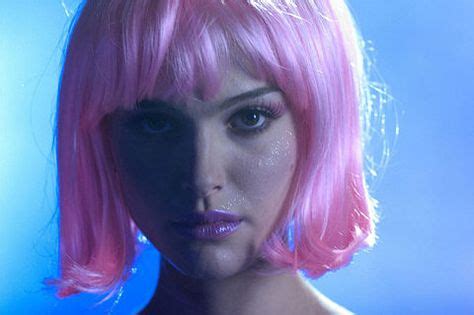 Natalie Portman in Closer | Pink wig, Pink hair