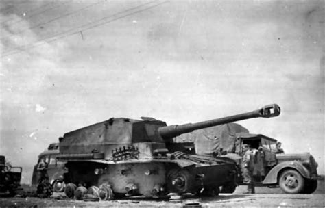 Destroyed Dicker Max 10.5 cm K18 auf Panzer Selbstfahrlafette IVa Russia 3 | World War Photos