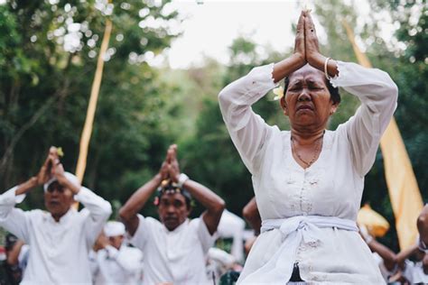 Balinese Hinduism - Bali.com - Religion of Harmony, Holy Water, Ancestors