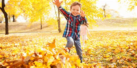 6 Ways Raking Leaves Is Exactly Like Parenting | HuffPost