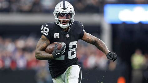 Raiders' Josh Jacobs changing jersey number for 2023 after career year, ditching No. 28 for ...