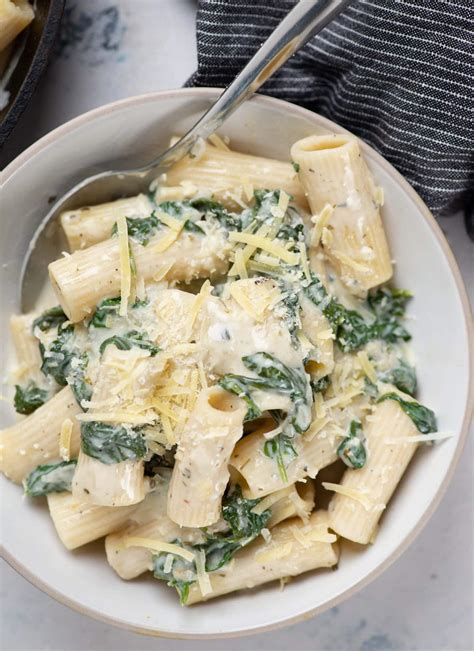 Creamy Spinach Pasta - The flavours of kitchen