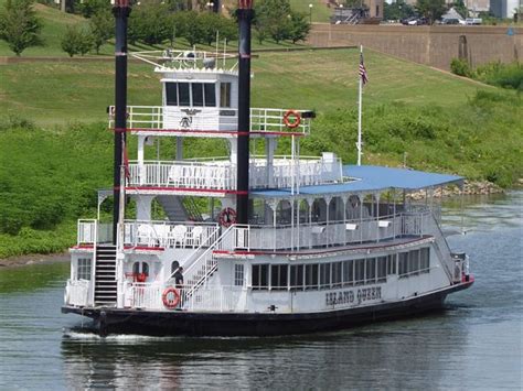 Memphis Riverboats has been giving sightseeing tours and dinner cruises ...