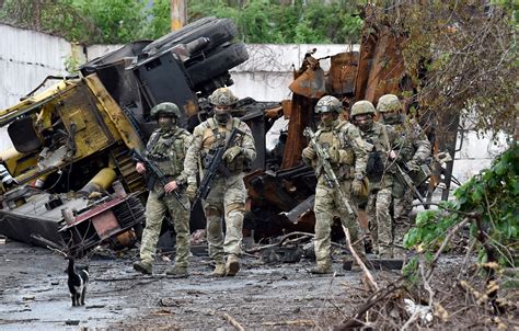 Russia Taking Defensive Positions After Kherson Front Line Collapses ...