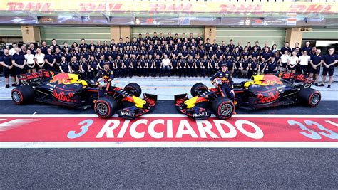 Red Bull Racing on Twitter: "The class of 2017! 💪🇦🇪 #givesyouwings A big thank you from us all ...