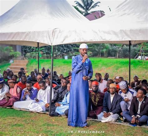 Bobi Wine, family host Muslim colleagues to Iftar dinner