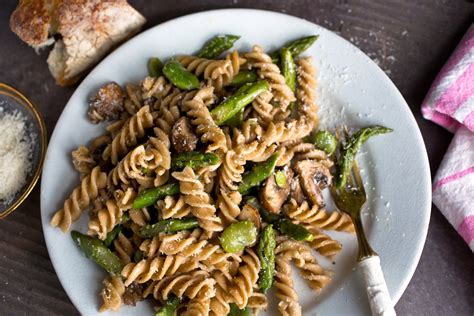 Whole-Grain Pasta With Mushrooms — Recipes for Health - The New York Times