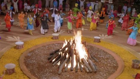 Best Lohri 2021 Songs: From SRK’s ‘Lo Aa Gayi Lohri Ve’ to ‘Sundri Mundri’ Folk Song, These Are ...