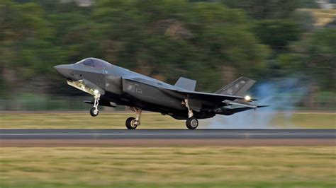 Jet F-35 Landing Gear Collapses After Landing at Hill - YouTube