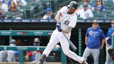 Detroit Tigers 3B Jeimer Candelario departs vs. Cubs with knee injury