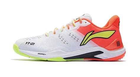 The number 1 guide to select the best badminton shoes for you ...