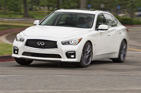 2016 Infiniti Q50 Red Sport 400 First Test: Track-Testing the Most Powerful Q50