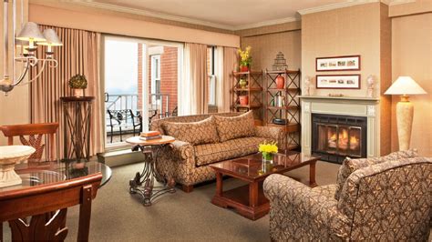 Sheraton Portsmouth Harborside Hotel | Traditional Guest Rooms