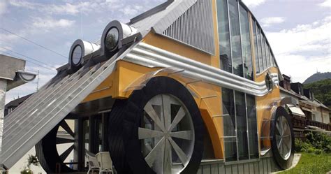 Most Unusual, Really!: Car Shaped House