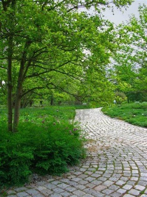 Cobblestone Path - DIY