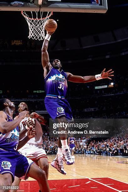 Karl Malone Dunk Photos and Premium High Res Pictures - Getty Images