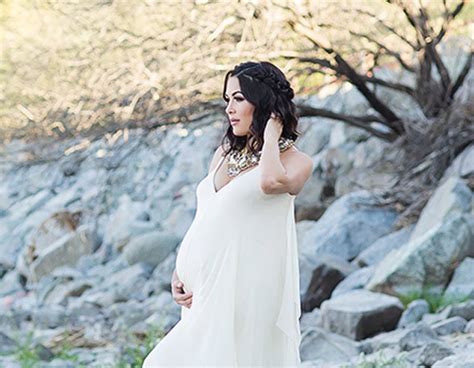 Brie Bella Stuns in Angelic Maternity Photo Shoot | E! News UK